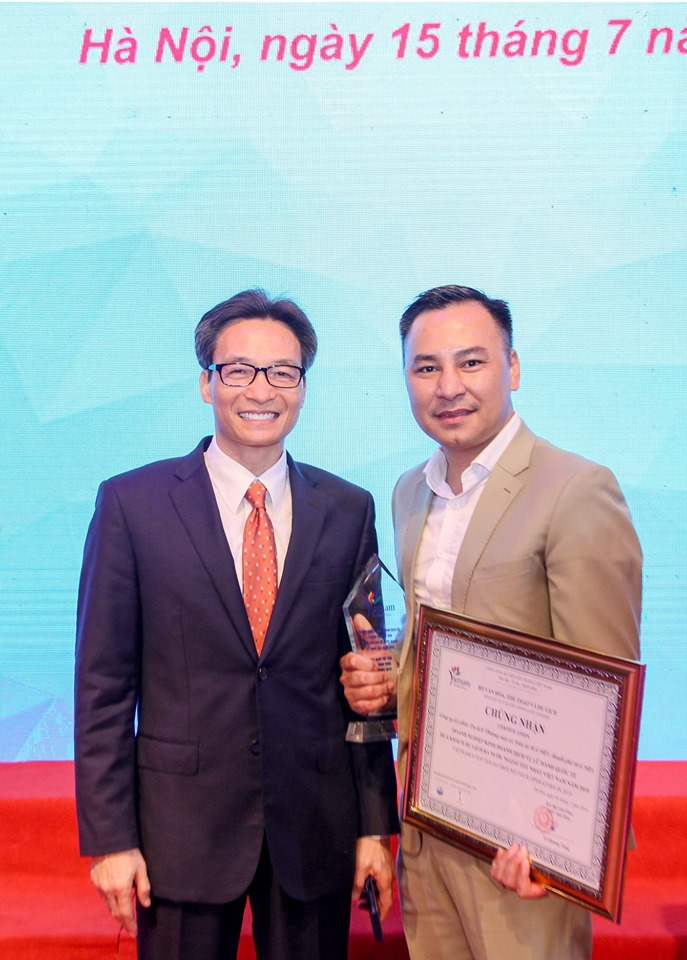 HanoTours received the title "Best international travel service business in Vietnam in 2019"