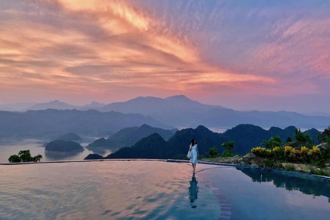 Overwhelmed with 'terrestrial Ha Long Bay' right at the foot of Thung Khe pass