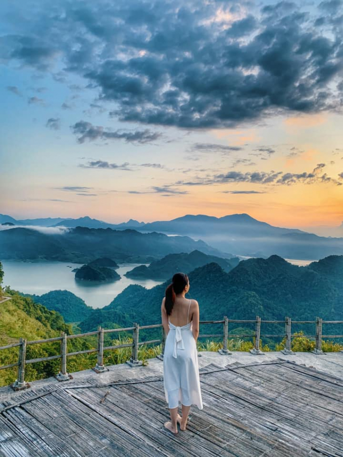 Overwhelmed with 'terrestrial Ha Long Bay' right at the foot of Thung Khe pass